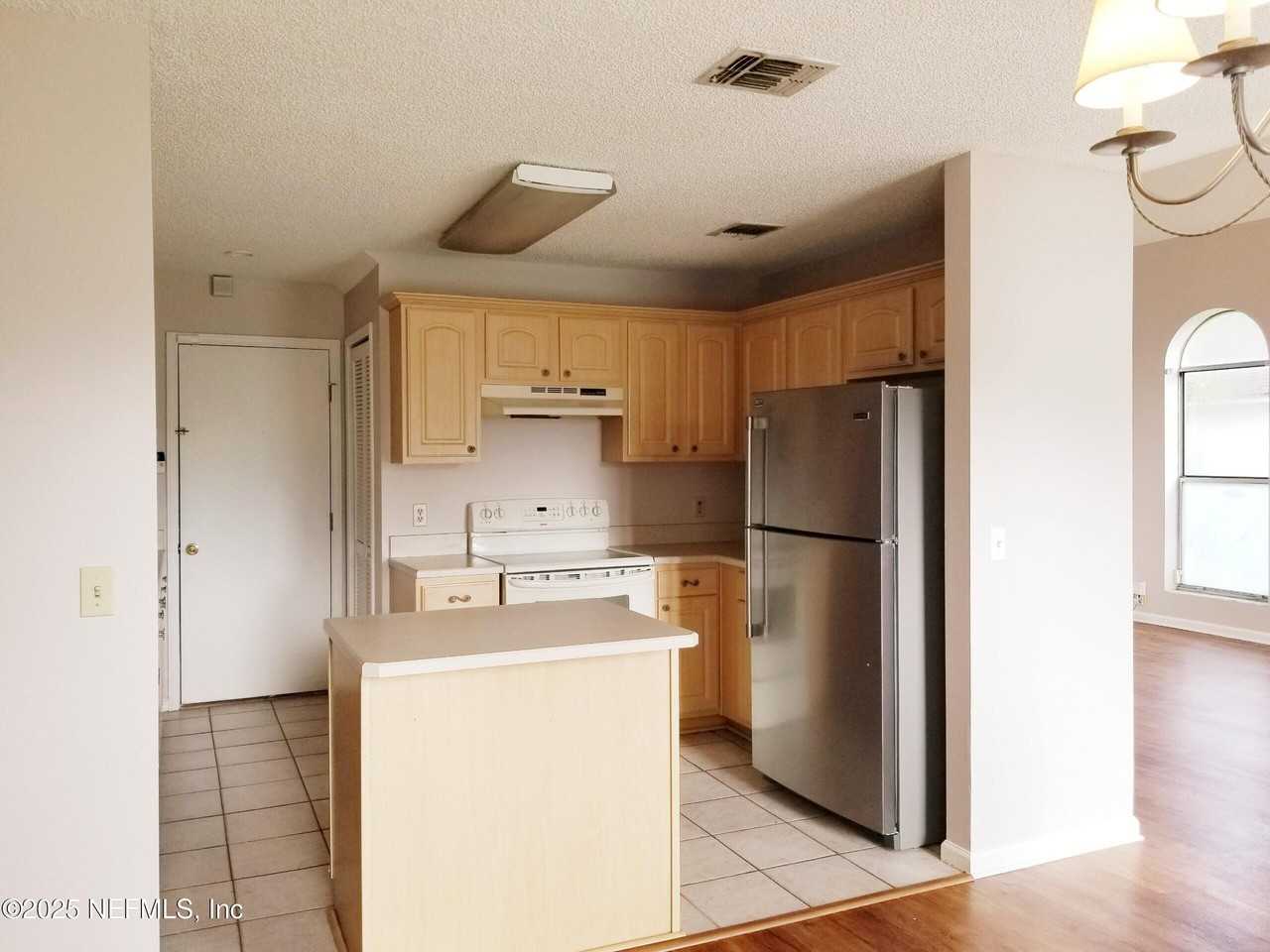 2159 Saint Martins Drive East - Photo 7 of 39