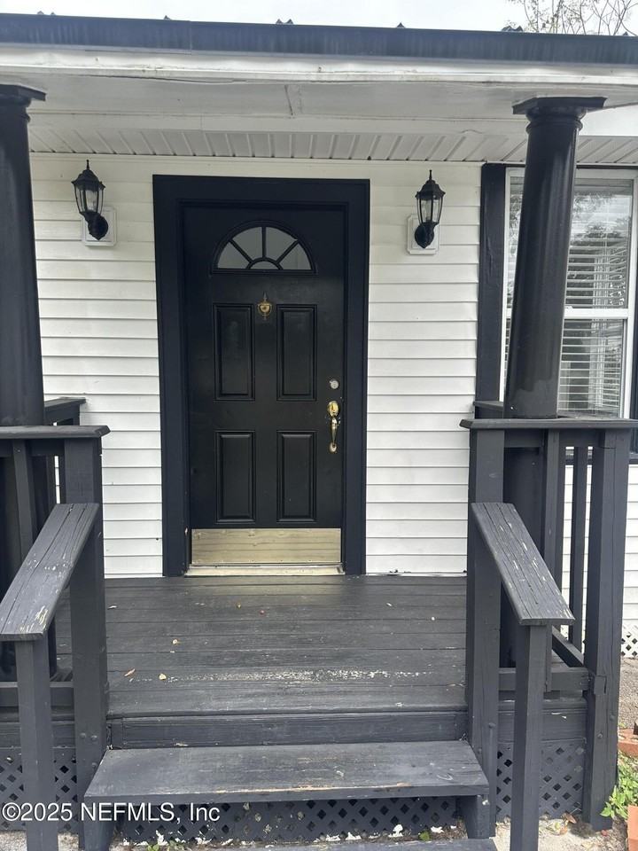 8543 Fort Caroline Road - Photo 6 of 18