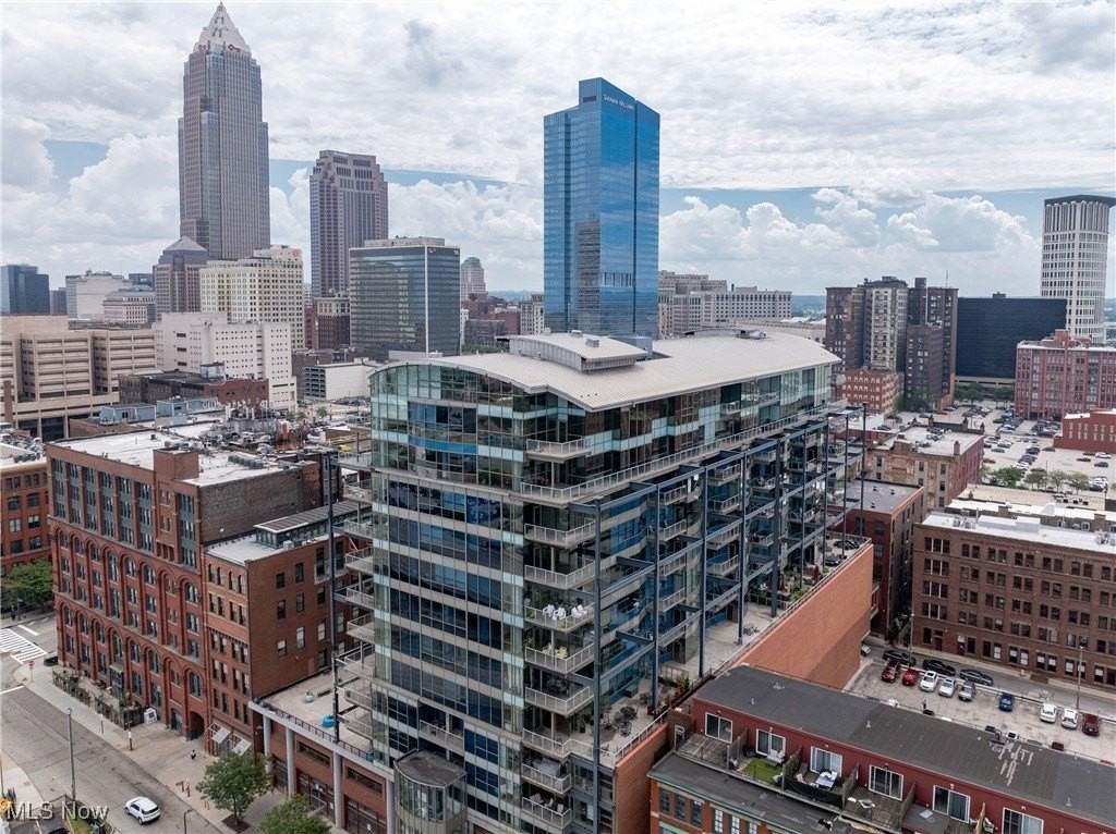 701 W Lakeside Ave Apt 606 #606 - Photo 2 of 32