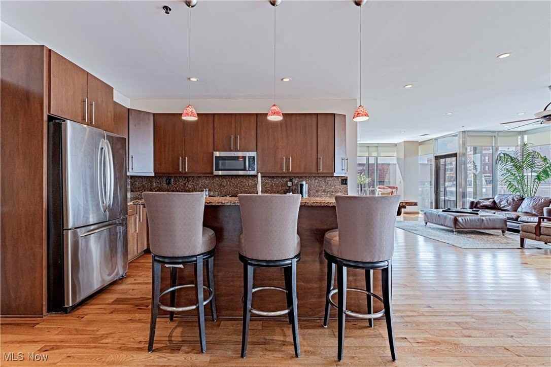 701 W Lakeside Ave Apt 606 #606 - Photo 4 of 32