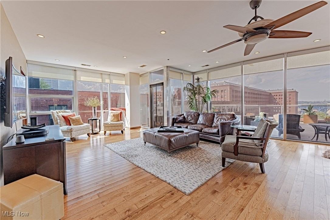 701 W Lakeside Ave Apt 606 #606 - Photo 6 of 32