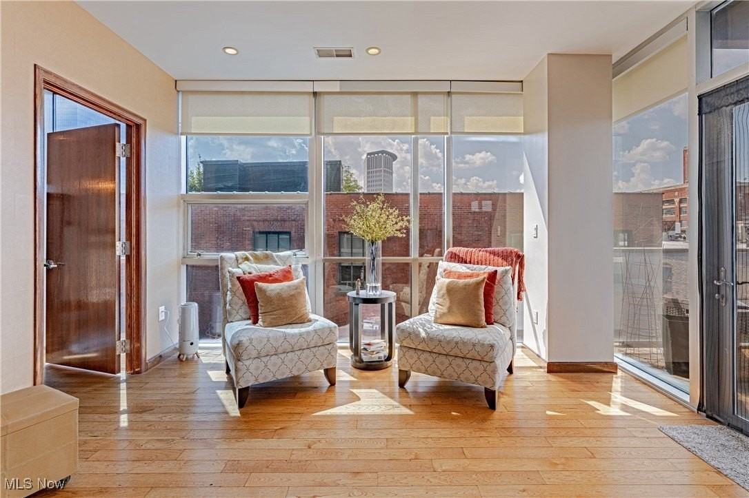 701 W Lakeside Ave Apt 606 #606 - Photo 7 of 32