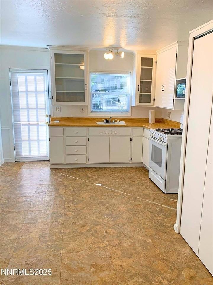 1151 Seminary Ave - Photo 7 of 12