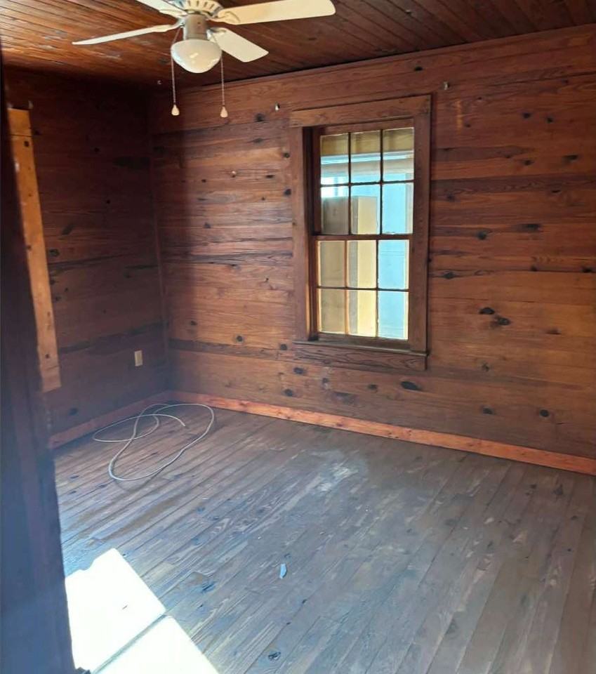 136 Southeast Craig Avenue - Photo 4 of 12