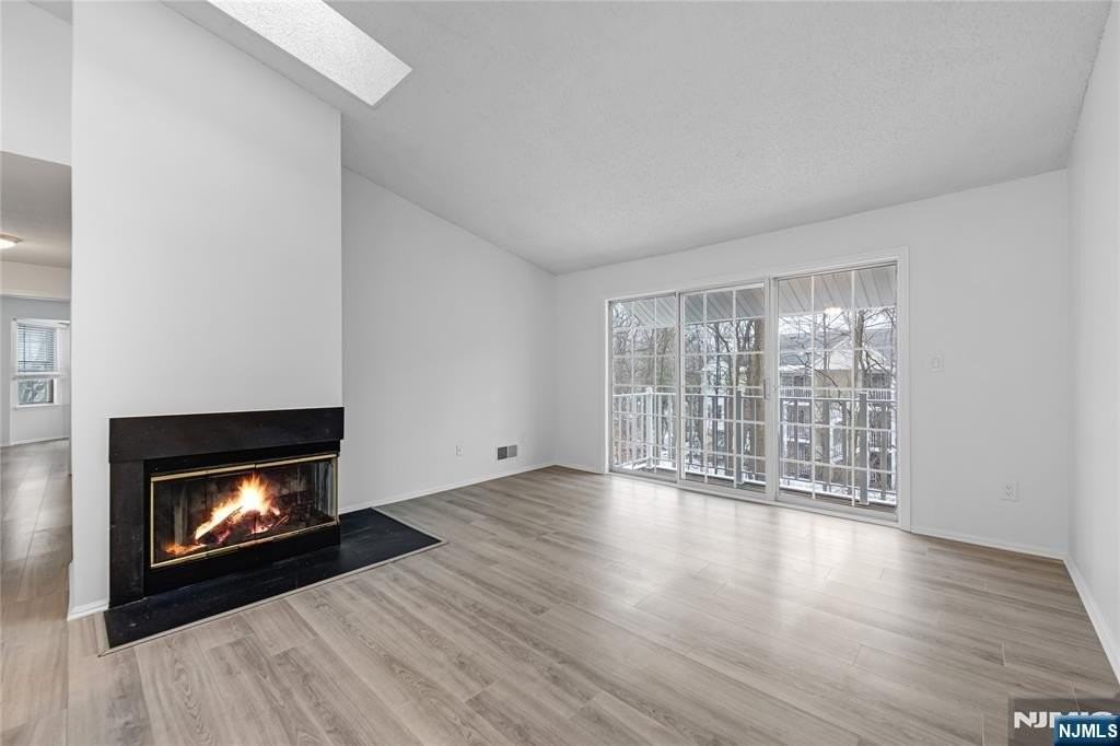 581 Holly Court - Photo 3 of 21