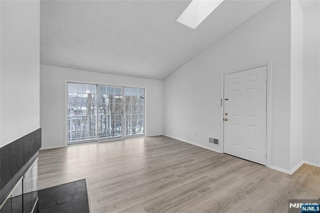 581 Holly Court - Photo 4 of 21