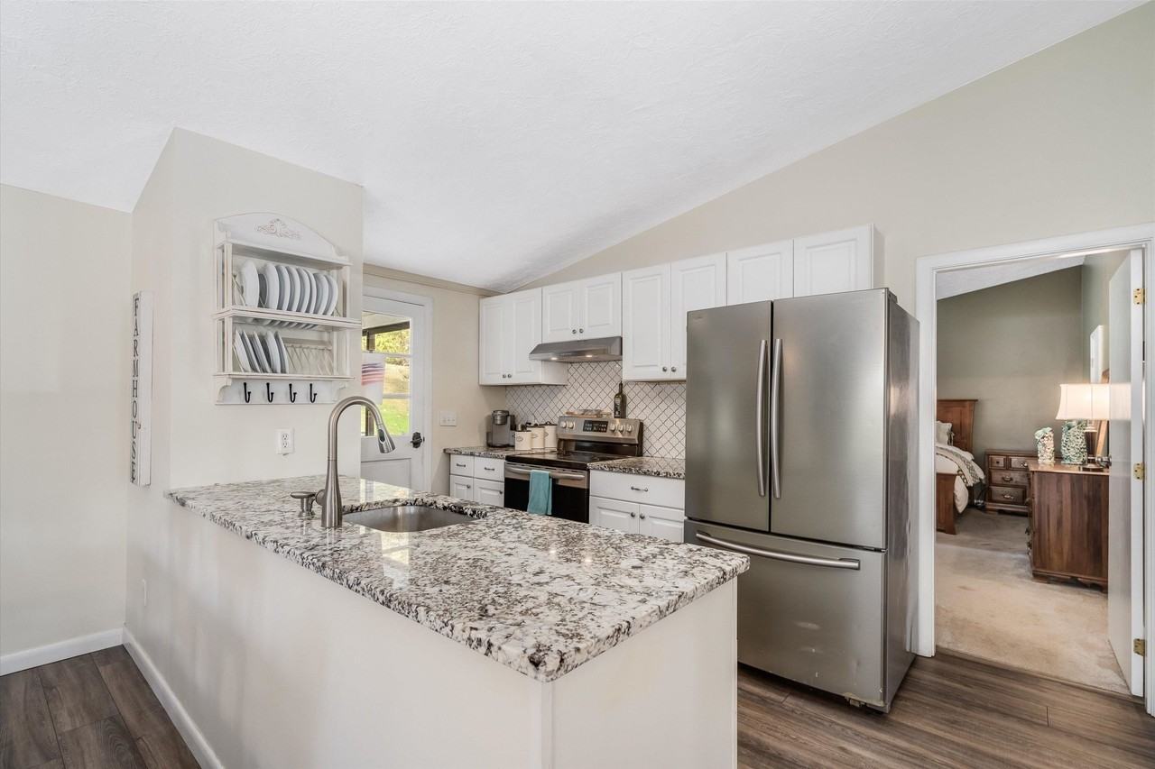 1 Johns Drive - Photo 6 of 24