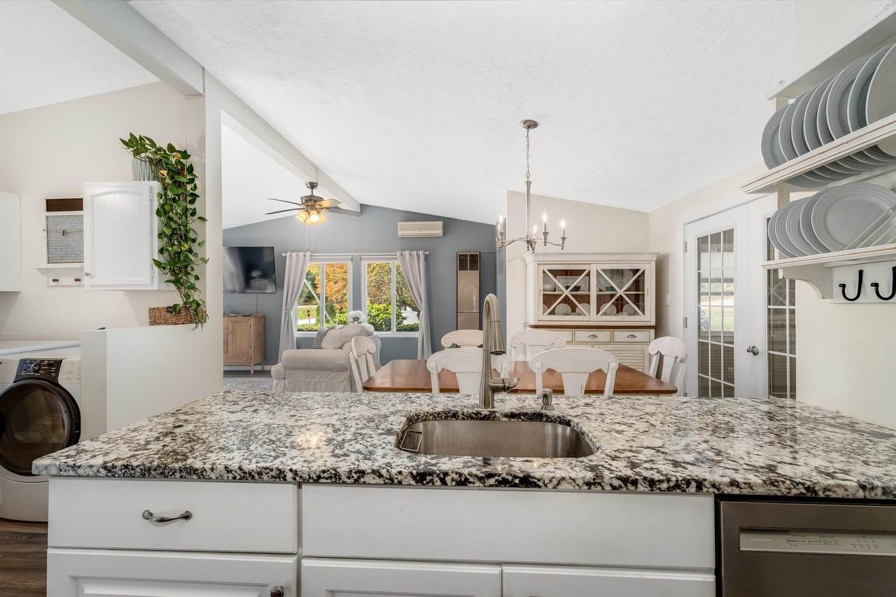 1 Johns Drive - Photo 7 of 24