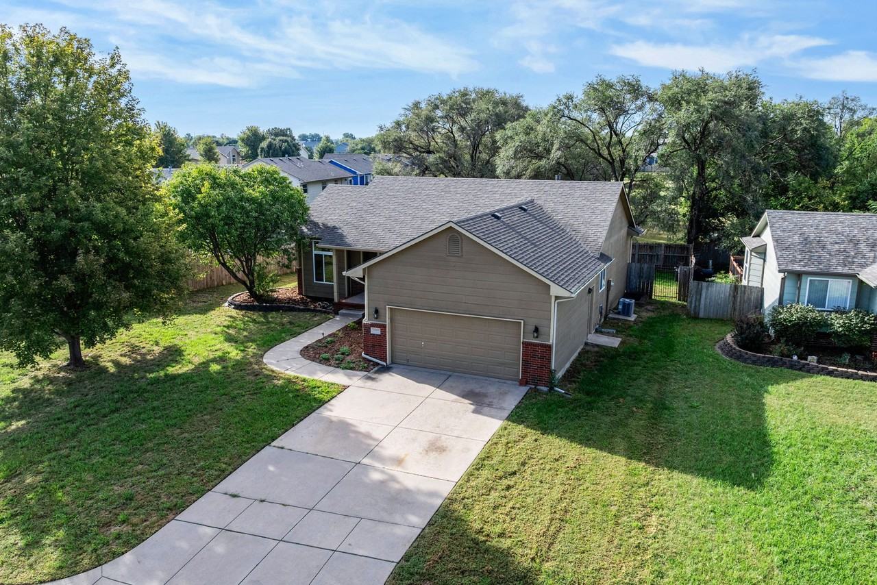 11907 W Jewell St #1 - Photo 4 of 40