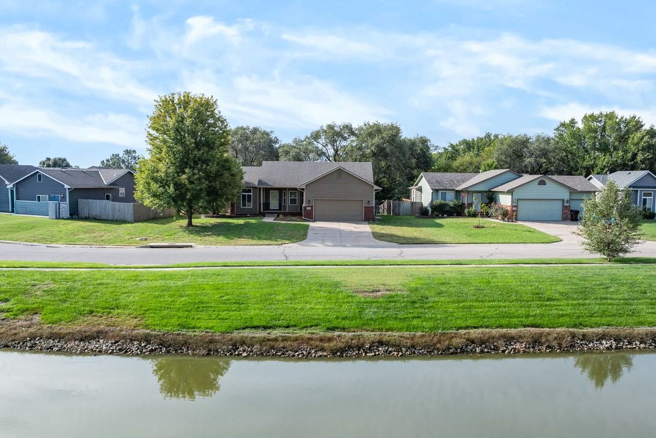 11907 W Jewell St #1 - Photo 5 of 40