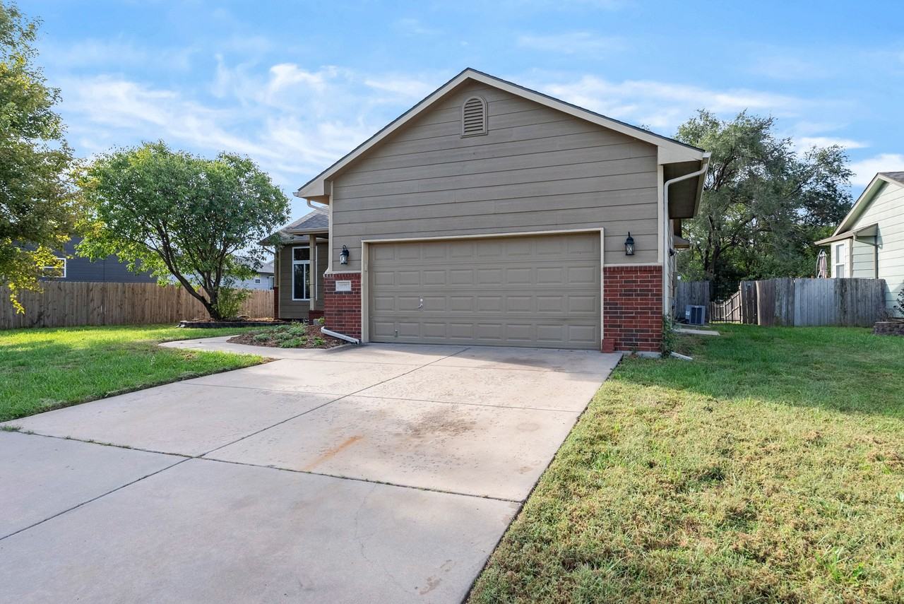 11907 W Jewell St #1 - Photo 6 of 40