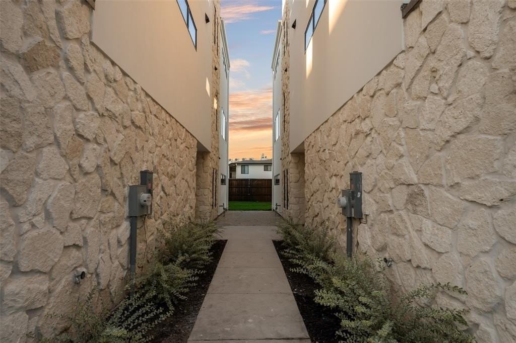 1514 Holly Ave - Photo 3 of 21