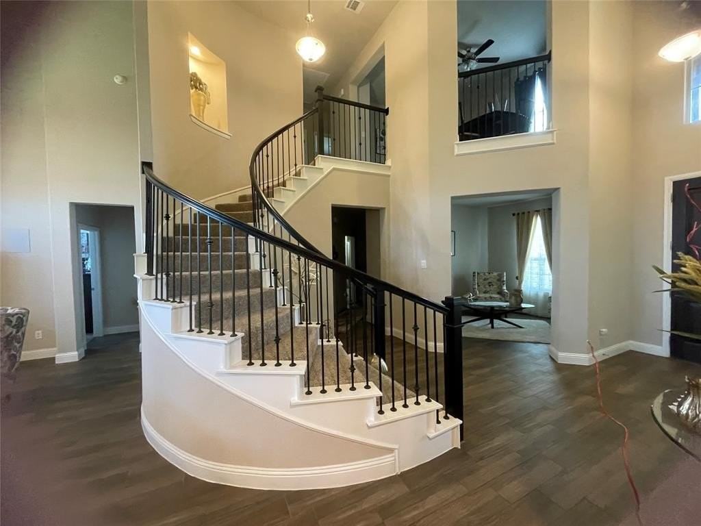 1100 Whispering Hill Dr - Photo 2 of 29