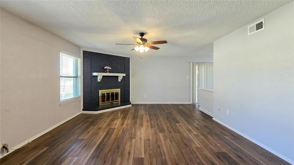 1526 Toyah Creek Ln - Photo 2 of 10