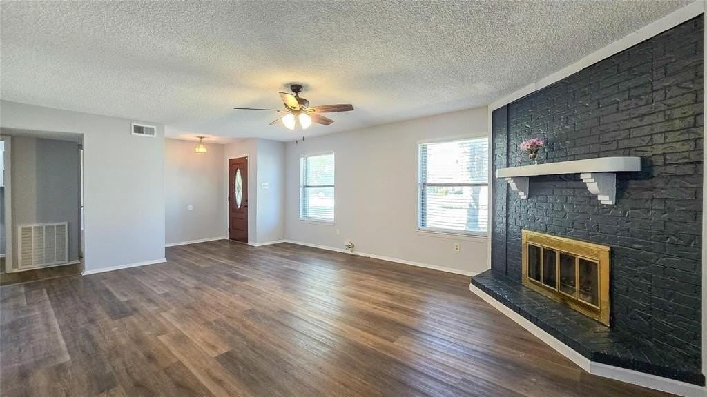 1526 Toyah Creek Ln - Photo 3 of 10