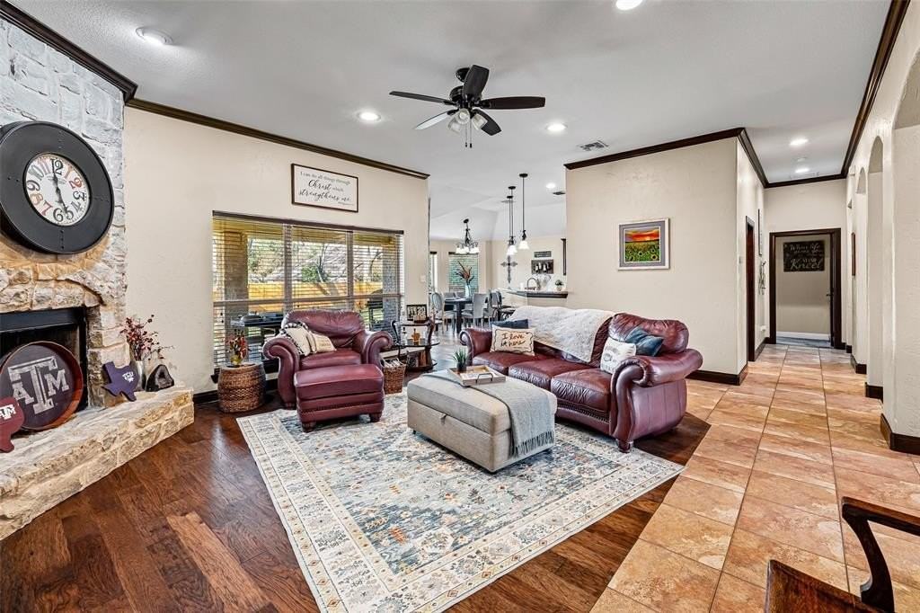 8918 North Longwood Drive - Photo 7 of 40