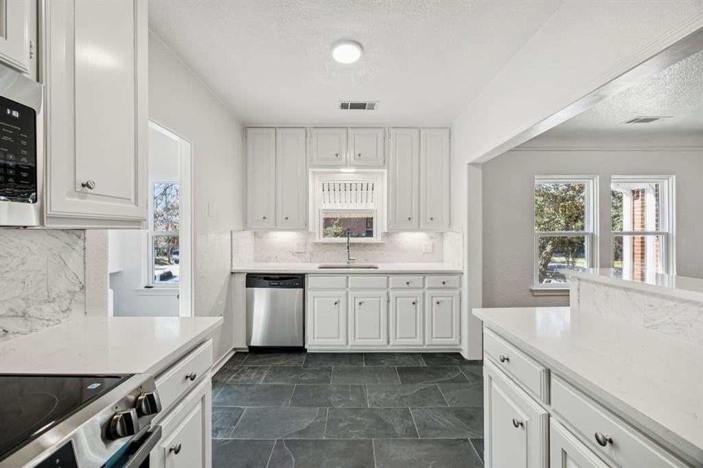 4147 Emerson Avenue - Photo 6 of 14