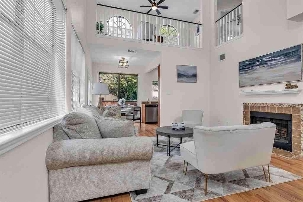 903 Azalia Drive - Photo 5 of 32