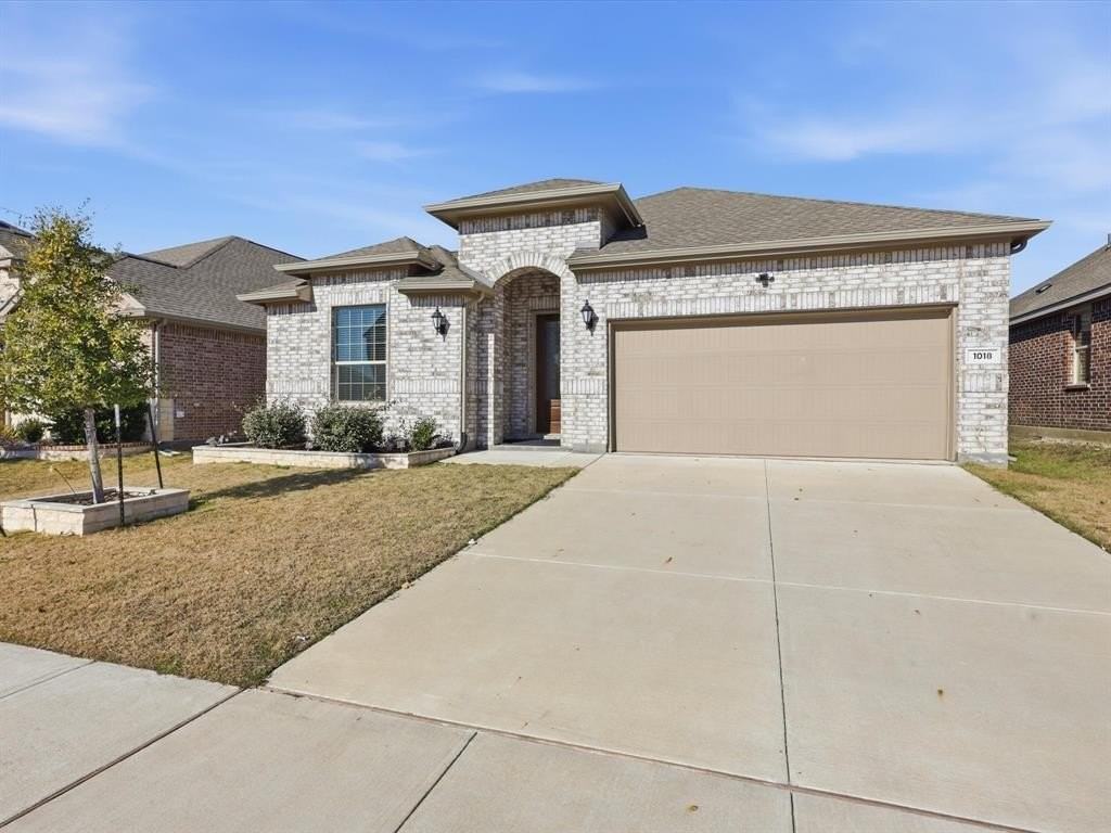 1018 Sassafras Dr - Photo 2 of 29