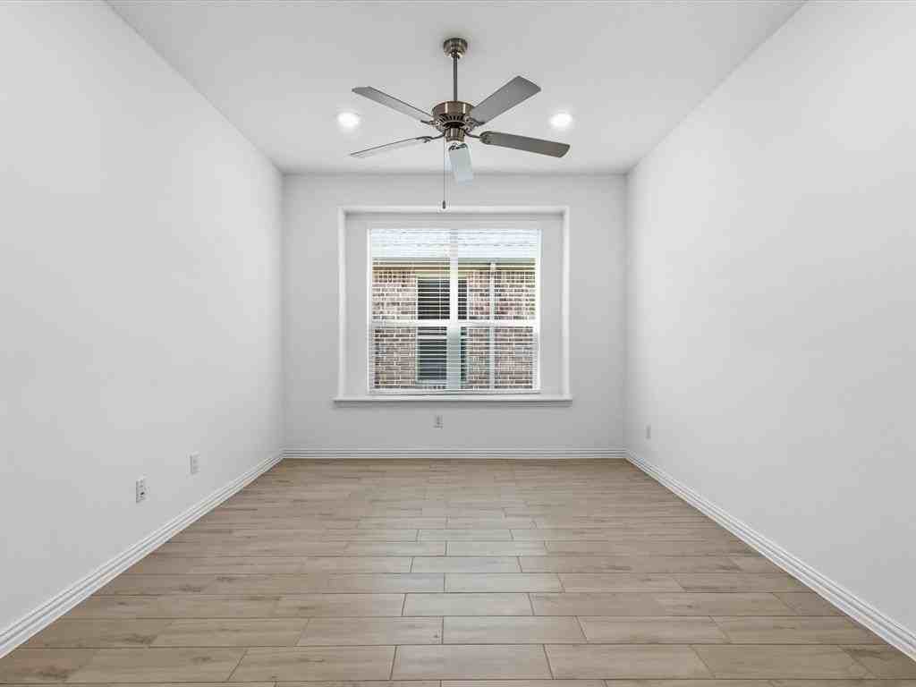 1018 Sassafras Dr - Photo 3 of 29