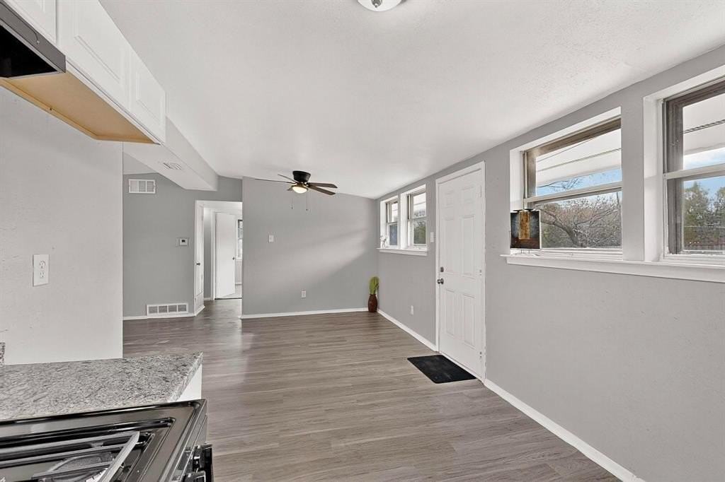 534 Henderson Circle - Photo 3 of 12