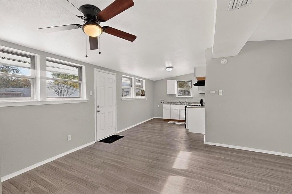 534 Henderson Circle - Photo 4 of 12