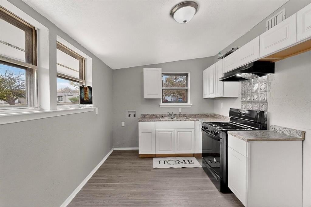 534 Henderson Circle - Photo 6 of 12