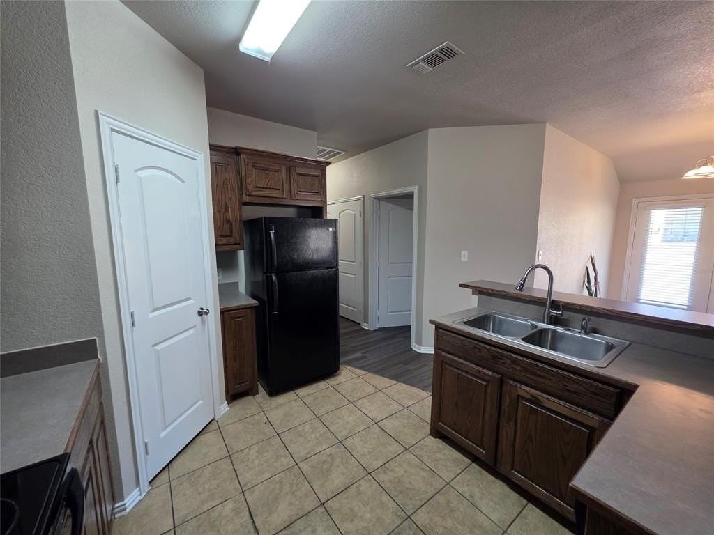 145 N Meadows Drive N - Photo 5 of 7