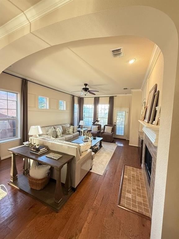 300 Eastland Drive - Photo 5 of 21