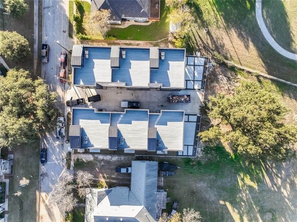 1101 Poindexter St #A2 - Photo 3 of 40