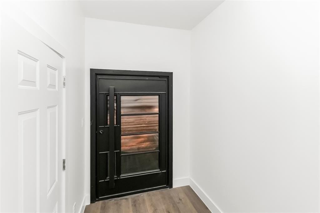 1101 Poindexter St #A2 - Photo 4 of 40
