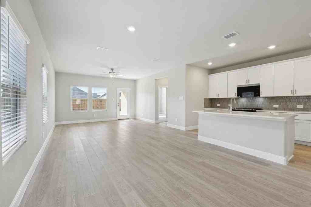 1210 Booker Dr - Photo 6 of 25