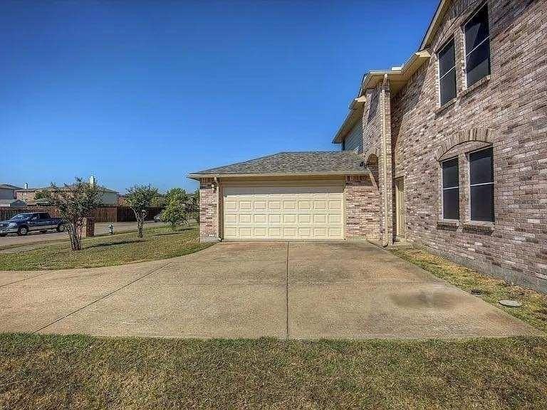 1033 Burnet Drive - Photo 4 of 21