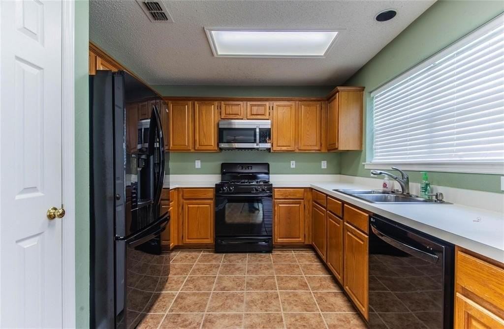 4117 Oxlea Drive - Photo 7 of 17