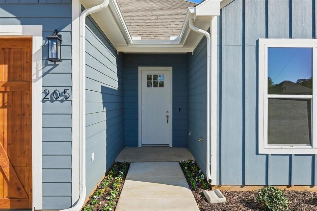 205 South Atwood Street - Photo 2 of 40