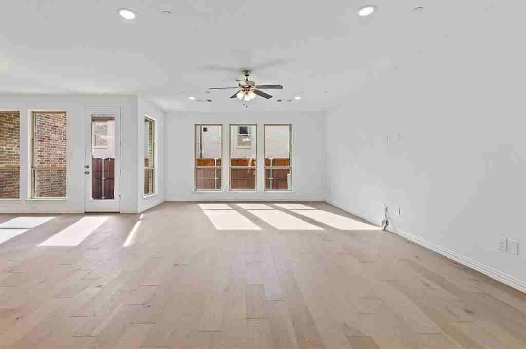 621 Somerset Dr - Photo 4 of 25