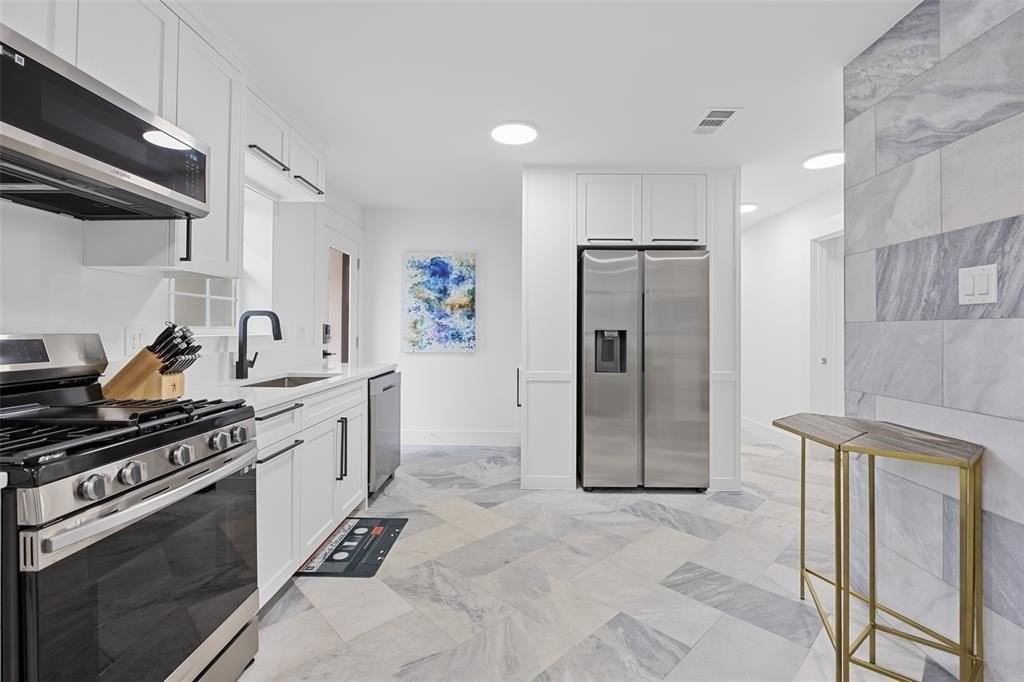 4419 Sexton Ln - Photo 3 of 24