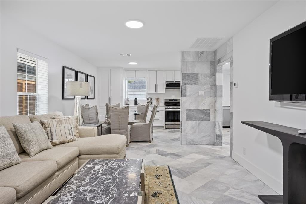 4419 Sexton Ln - Photo 7 of 24