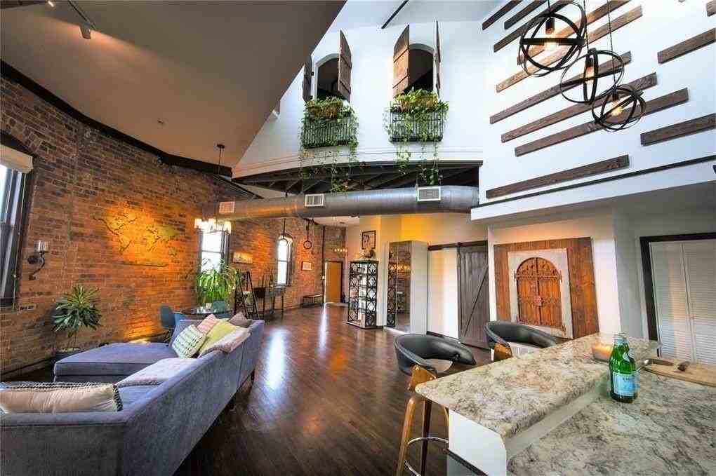 2220 S Harwood St #206