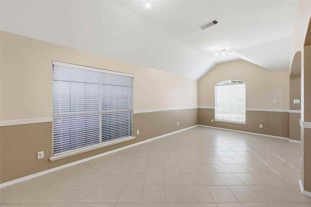 421 Kingfisher Ln - Photo 3 of 21