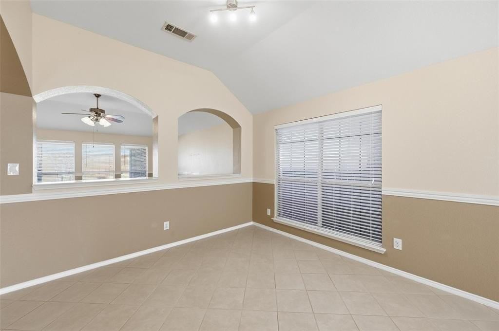 421 Kingfisher Ln - Photo 4 of 21