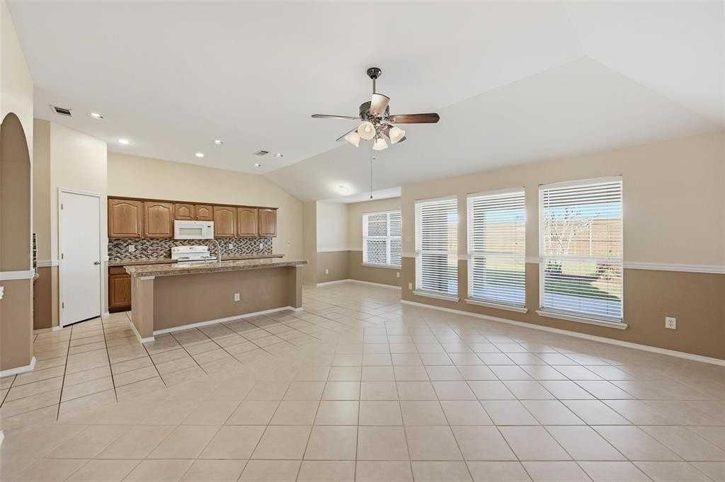 421 Kingfisher Ln - Photo 5 of 21