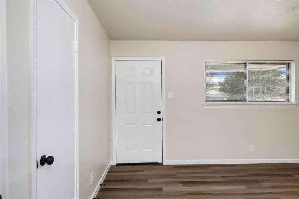 102 Mildred Ln - Photo 5 of 25