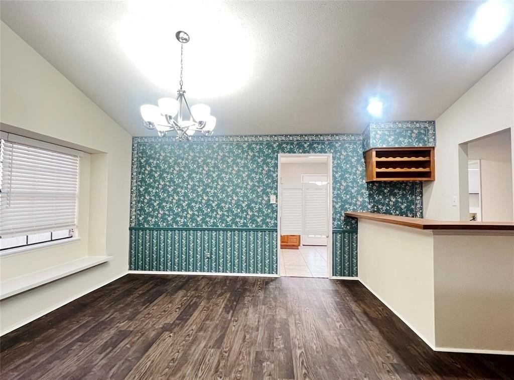 1304 Creekwood Ct - Photo 7 of 19