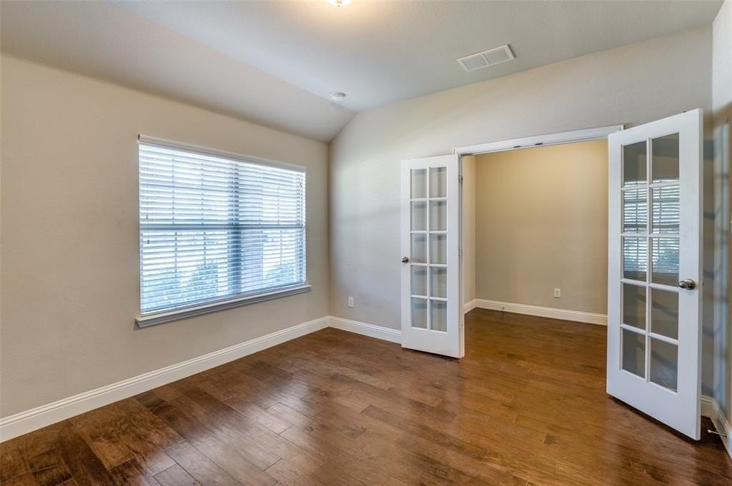 900 Bird Creek Dr - Photo 3 of 25