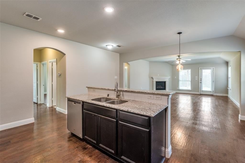 900 Bird Creek Dr - Photo 5 of 25