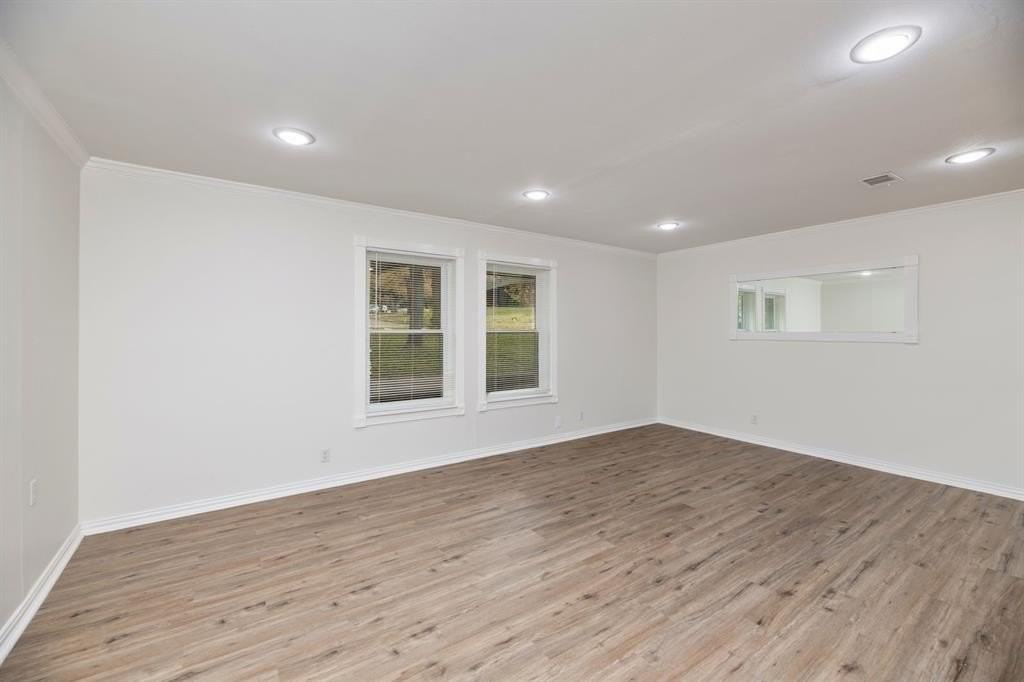 5624 Charlott Street - Photo 5 of 25