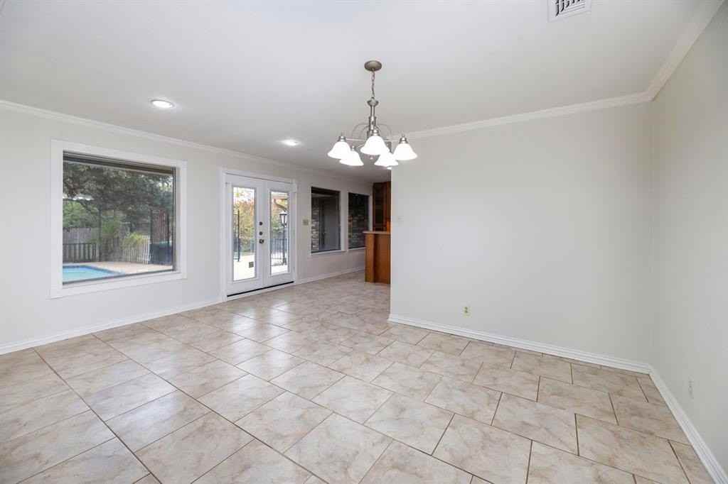 5624 Charlott Street - Photo 7 of 25