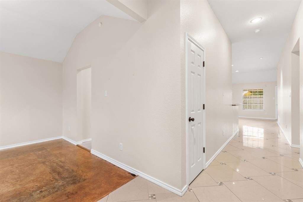 1135 Germany Dr - Photo 4 of 26