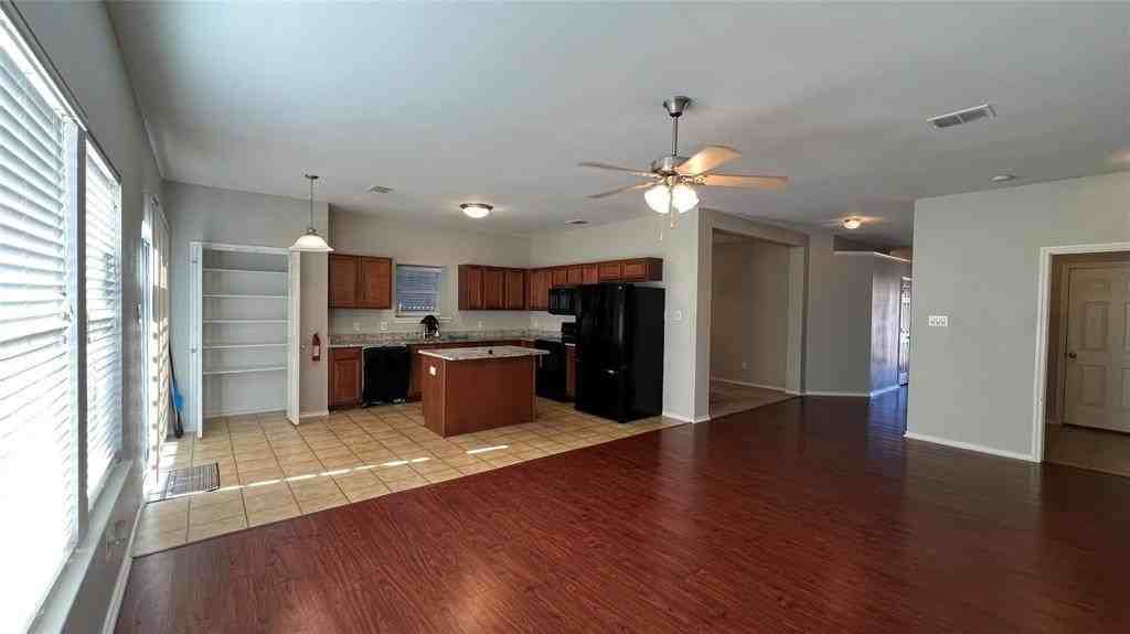 8128 Hulen Park Cir - Photo 2 of 21